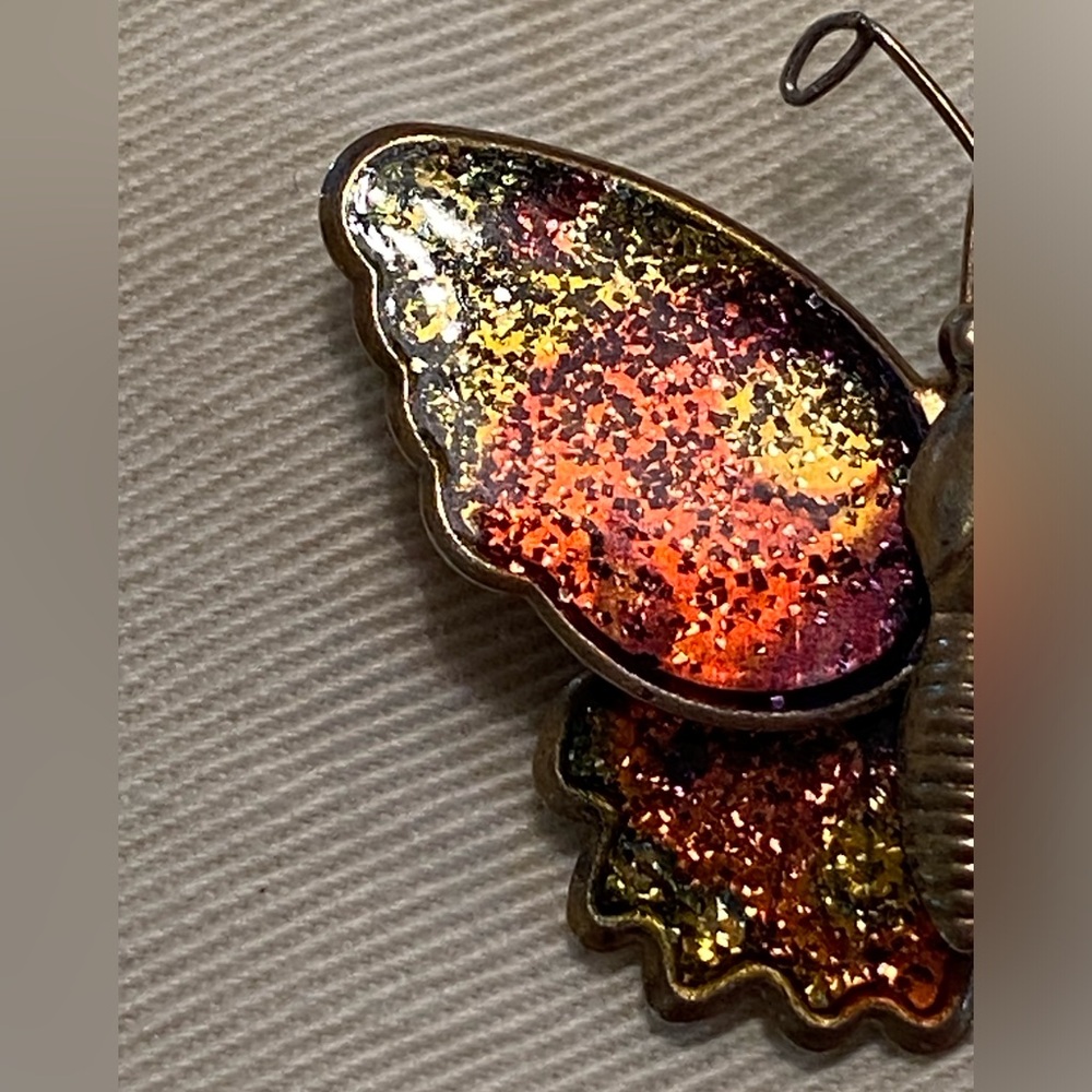 Vintage butterfly brooch gold glittering enameled 3-dimensional 1.25“ x 1.25“ - Picture 3 of 10